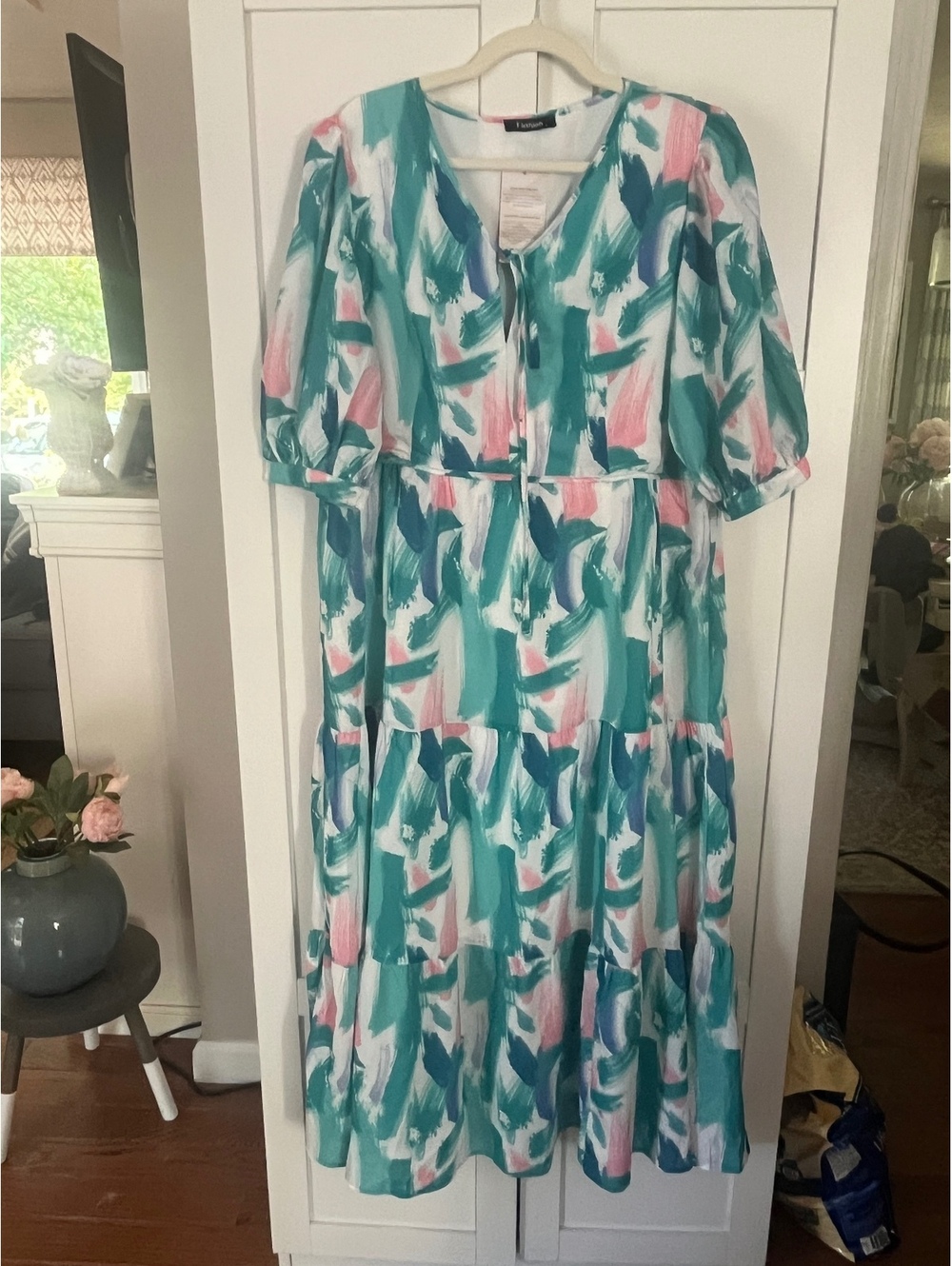 Women's Midi Dress with Abstract Brushstroke Print, Puff Sleeves, and Tiered Sk